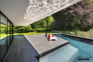 fauteuil couleur au bord df el apiscine architecte