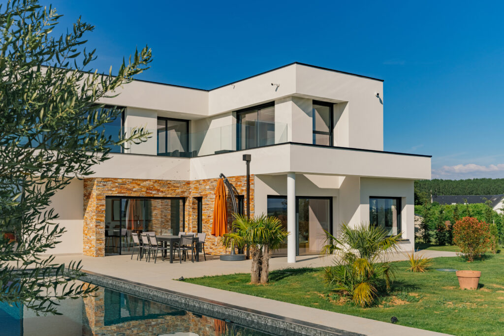 maison piscine moderne